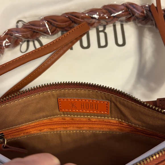 HOBO Darcy 100% Leather Crossbody color Luggage - Picture 3 of 5